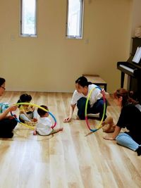 葉っぱミュージックリトミック様☆楽しいピアノに合わせてノリノリ♪プロのピアニストでもある先生は、とっても優しくて明るいです - レンタルスペース『コロポックル』 【定期利用限定】レンタルスペースの室内の写真