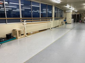 大森ララ ピアノ/鏡つきレンタルスタジオの室内の写真