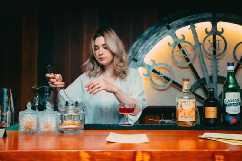 カフェ＆バー　スペース  - W Station