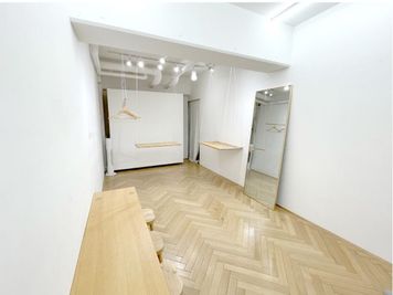 New Open News（アパレル・ジュエリー展示会） 展示会・ポップアップスペースの室内の写真