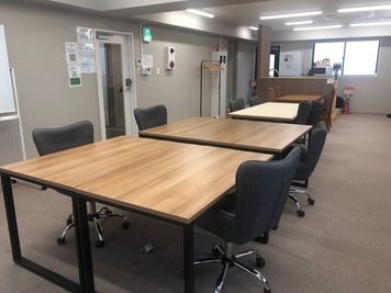 神戸駅前／２０名／ワンフロア貸切／６０㎡トイレ付／プロジェクター／大型スクリーン／キッチン、冷蔵庫あり／様々な用途に利用可 - 神戸駅前コワーキングスペース Suki_ma（スキマ）