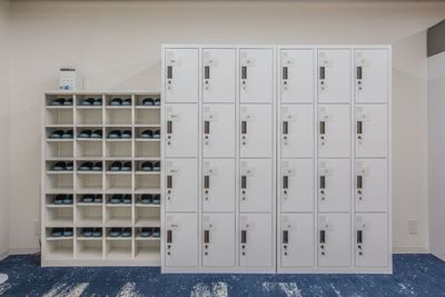 鍵付きロッカーと靴箱（スリッパあり）（20個ずつ） - パーソナルケアサポート株式会社　貸会議室 ダイアパレス伏見３F 貸会議室の室内の写真