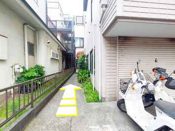 建物の入口はこちら。 - タネマキ201 レンタルスペースの外観の写真