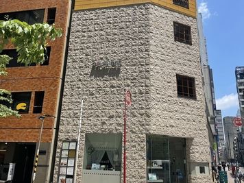 おしゃれなビルの3階です。 - ブリリアンス東京　銀座サロン レンタルサロン（アイラッシュ）　銀座の外観の写真