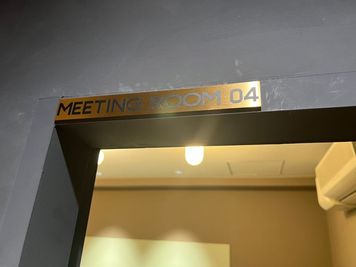 H¹T新宿西口（サテライト型シェアオフィス） 会議室 04(6名)の室内の写真