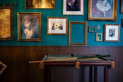 【Bルーム】ずらっと並ぶ絵画が圧巻です🖼️ - アンティークス名古屋港 レンタルスタジオ/撮影スペースの室内の写真