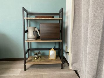 トレイ・電気ポット・タオルウォーマー・ランプなど - レンタルサロン　VAOVAO（バオバオ） レンタルスペース&サロンの設備の写真