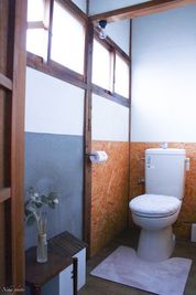 洋式トイレ　　　 - レンタルスペース　リリーハウス 菓子惣菜製造許可付きミニキッチン&フローリング部屋(一棟貸し)の設備の写真
