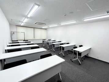 【ロールカーテンは閉めることも可能です】 - 【閉店】TIME SHARING 東陽町 新東陽ビル 【閉店】Room Aの設備の写真