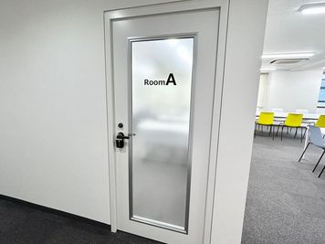 【Room Aまでお進みください】 - 【閉店】TIME SHARING 東陽町 新東陽ビル 【閉店】Room Aの入口の写真