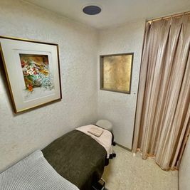 シェアサロン　エミールインターナショナル上本町店 【個室（小）】スペースの室内の写真