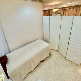 シェアサロン　エミールインターナショナル上本町店 【半個室（遠赤外線ドーム付き）】スペースの室内の写真