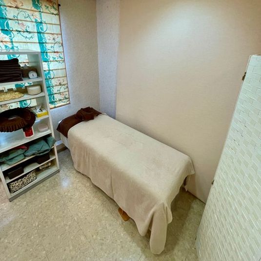 【半個室（遠赤外線ドーム付き）】スペース - シェアサロン　エミールインターナショナル上本町店