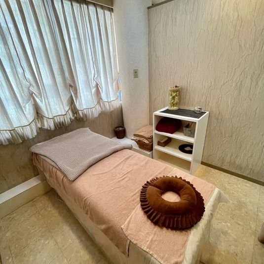 【個室（中）】スペース - シェアサロン　エミールインターナショナル上本町店