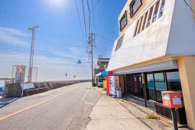 自動販売機とポストも目の前 - 南知多シーサイド・コワーキング 海が見えるワークスペース！会議やレッスン、サロンとしても利用可能の室内の写真