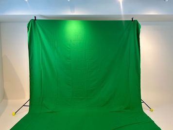 背景布（グリーン）
横幅：3m - G-studio 【スタジオ メンテナンス中】白ホリゾント スタジオの室内の写真
