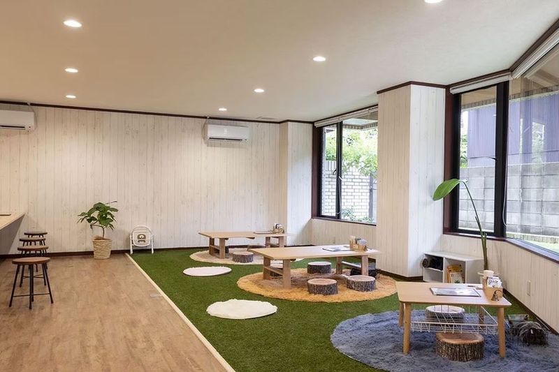 屋内芝生のレンタルスペース - ＃かかりつけカフェ にじいろ