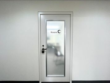 【Room Cまでお進みください】 - TIME SHARING 東陽町 新東陽ビル Room Cの入口の写真