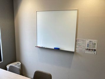 ホワイトボード設置です。 - relark大宮　貸し会議室 No.301小会議室の室内の写真