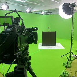 ウェビナーにも！ - 南森町GreenStudio 南森町GreenStudio　動画クロマキースタジオの室内の写真