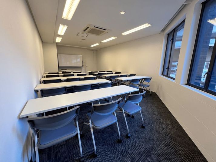 Room B（セルフ設営/当日予約OK） - 大阪会議室 梅田北新地店