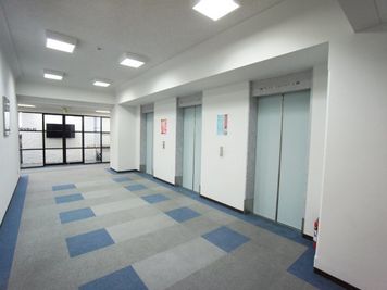 名古屋会議室 MYCAFE CLASSIC店 セミナールームの設備の写真