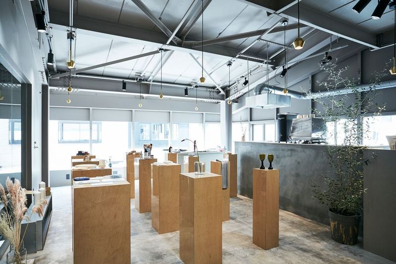 美容室・カフェが一体となった複合サロンでのPOPUPスペース - MINIMAL MAAT