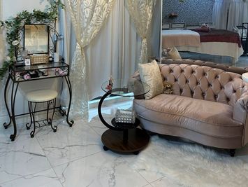 駅近！大理石フロアのエレガントな空間、低反発ベッドやタオルウォーマー等設備充実！キッチン・浴室有。エステ施術にお勧め。 - アンチエイジングVIPスタジオ