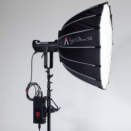 Aputure ライトストーム
品番:LS 300X
数量：2
色温度2700k-6500kまで調整可 - G-studio 【スタジオ メンテナンス中】白ホリゾント スタジオの設備の写真