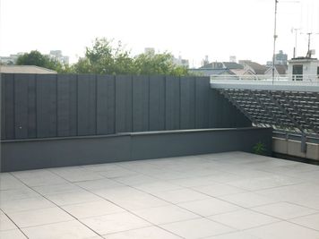 屋上sunset deckは西向きで見晴らしが良く、バックに夕日が沈みます。 - アトリエ阿佐ヶ谷 アトリエ阿佐ヶ谷"Atelier Asagaya" 撮影スタジオの室内の写真