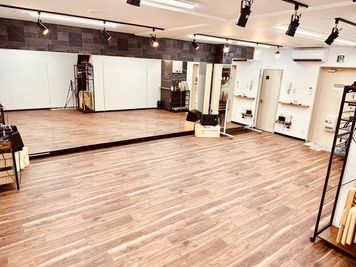 レンタルスタジオswamp 西新宿　ダンスができるレンタルスタジオの室内写真 - レンタルスタジオswamp西新宿 ダンスができるレンタルスタジオの室内の写真