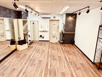 レンタルスタジオswamp 西新宿　ダンスができるレンタルスタジオの室内写真 - レンタルスタジオswamp西新宿 ダンスができるレンタルスタジオの室内の写真