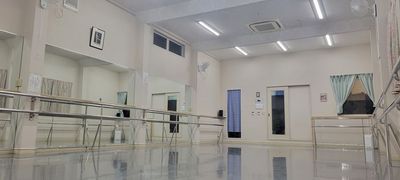 稽古場内 - レンタルダンススタジオ　デガジェ レンタル  バレエタジオ　デガジェの室内の写真