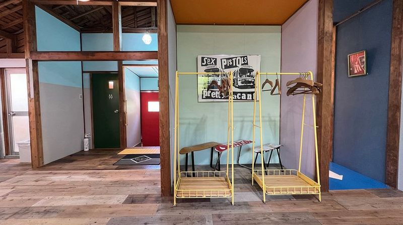 【藤井寺駅から徒歩10分】47インチモニター付き一戸建てスペース - 31031