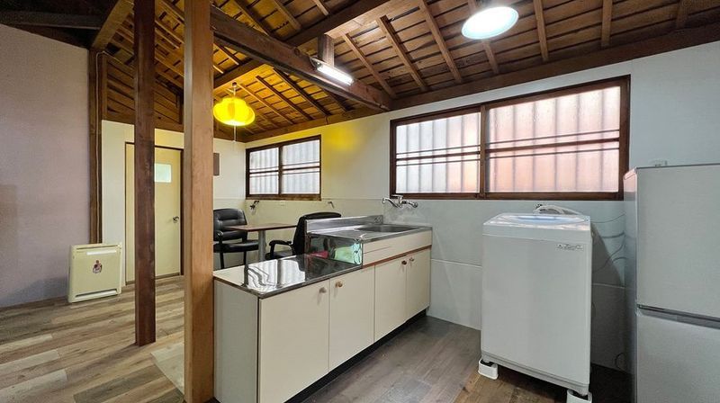 【藤井寺駅から徒歩10分】47インチモニター付き一戸建てスペース - 31031