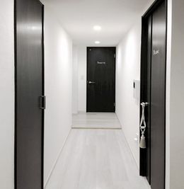 廊下を挟んでBlanc (白)とNoir(黒)の２つのスペースがあり、お好みで予約いただけます。 - レンタルサロンaMieu麻布十番 aMieu麻布十番/Blanc(白)のその他の写真