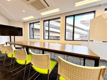大阪会議室 梅田北新地店 Room D（セルフ設営/当日予約OK）の室内の写真
