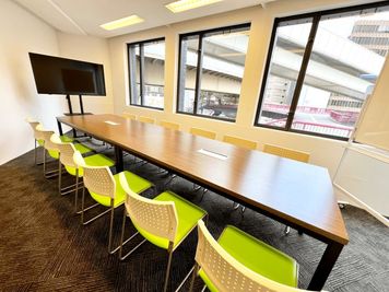 大阪会議室 梅田北新地店 Room D（セルフ設営/当日予約OK）の室内の写真