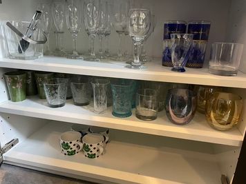グラスやコップも完備 - キッチンスタジオセルヴァ レンタルキッチン　セルヴァの室内の写真