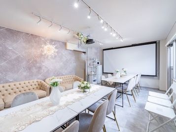 ホワイトガーデン心斎橋🌼駅30秒多目的スペース ≪ホワイトガーデン心斎橋🌼≫10人まで/駅近30秒/カラオケの室内の写真