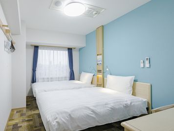 【ツイン】ホテルの綺麗な客室でお得なデイユースプラン💫個室リモートワークに最適！Wi-Fi無料/面接/Web会議/休憩 - 東横INN大阪弁天町