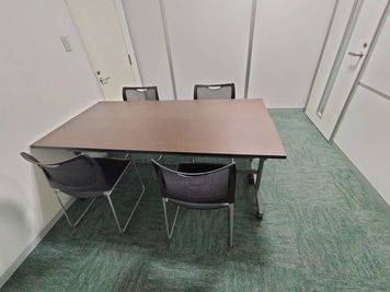 レイアウト変更可能 - 貸会議室 INISHIE ミーティングルームの室内の写真
