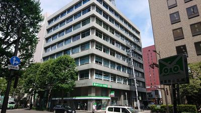 カルチャー仙台ビル貸会議室 南町通■ゆったり60㎡■備品無料貸出103インチプロジェクター等の室内の写真