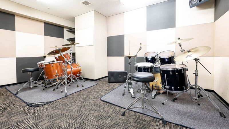 M1 全景 - ミュージックアベニュー名駅 ドラム防音部屋 M1番教室の室内の写真