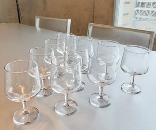 10名分のワイングラス🍷をご用意しています。 - エクセルシオールスペース南池袋店 ✨ゴミ捨て無料✨コンクリート打ちっ放し|女子会・パーティー🍷の室内の写真