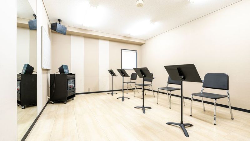 室内 - ミュージックアベニュー名駅 管弦打楽器防音部屋 M4番教室の室内の写真