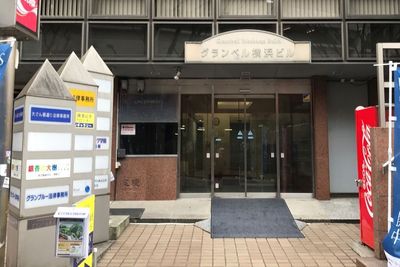 【リロの会議室】関内横浜スタジアム前 【リロの会議室】3階_小会議室の入口の写真