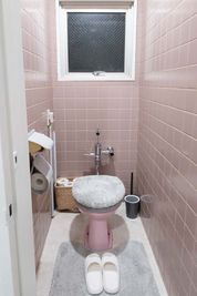 トイレです。 - あくびのすき間　東梅田店 🚩大型サイズの低反発施術ベッドがあるサロンですの室内の写真