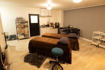 お部屋です。 - あくびのすき間　東梅田店 🚩大型サイズの低反発施術ベッドがあるサロンですの室内の写真