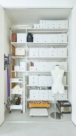 各種備品を収納庫に完備 - studio Creemm 本格撮影機材完備のDesigner's studioの室内の写真